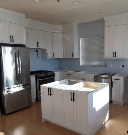 European White Shaker Kitchen Cabinets and Bathroom Vanities Wholesale 1