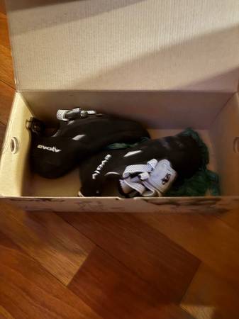 Brand New Evolve Phantom LV Climbing Shoes, Size 7 1