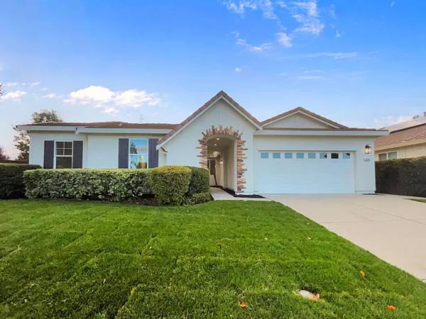 $1,747 / 4br - 2647ft2 - We welcome your furry friends! Pet Friendly! 4 Bd / 4
Ba / 2,647 SqFt (Lincoln)63844737186305124