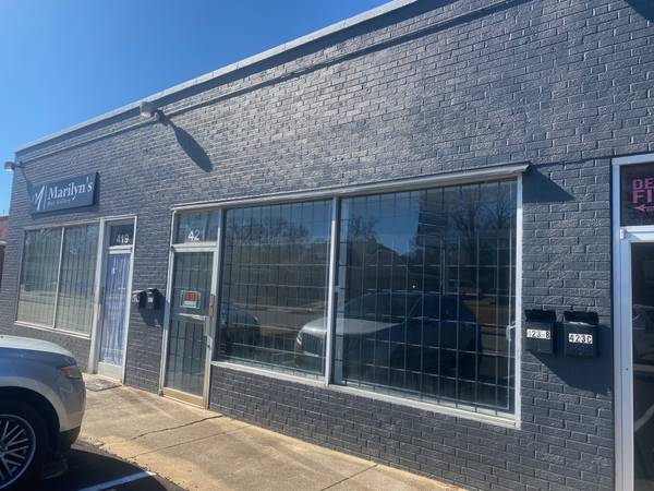 $1,100 / 1500ft2 - Espacio comercial/oficina/estudio en Midtown $1,100/mes en N. Watkins (Crosstown/Midtown/Evergreen)63761764294019121