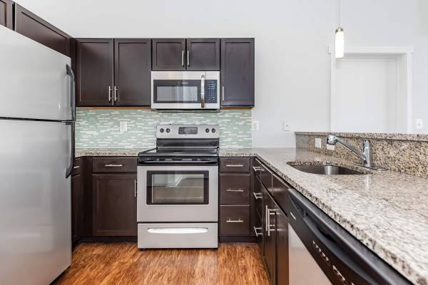 $1,650 / 1br - 550ft2 - Modern Flats w/ Pet-Friendly Perks & Rooftop Views 🐱 (24 C St, Laurel, MD)63694501341059124