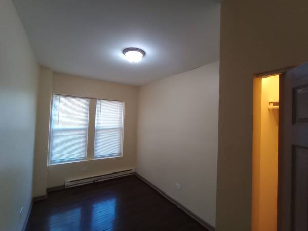 $1,100 / 2br - 900ft2 - 2D/1B Apartment on the corner of Elizabeth and 70th. (Chicago)63918411755650121