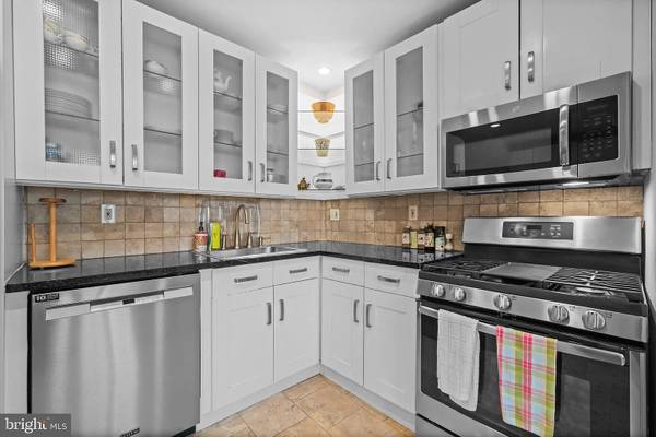 $3,450 / 2br - 1080ft2 - 2BR/2BA with Private Patio, Yard & Fireplace (Georgetown)63916757722883123