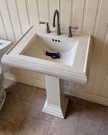 Pedestal Sink 1