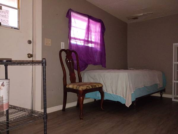 $600 / 1br - 1 room for rent (Corpus Christi)64036538273923121