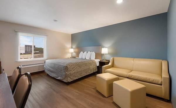 $385 / 1br - Government Travelers: FEMA Approved, Kitchen, Refrigerator (11530 Lakeridge Pkwy, Ashland, VA)64027111886594124