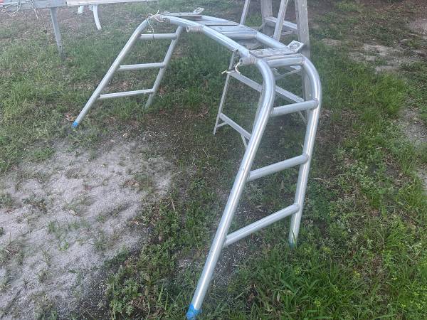 Aluminum Radar arch removed from Fountain offshore 1