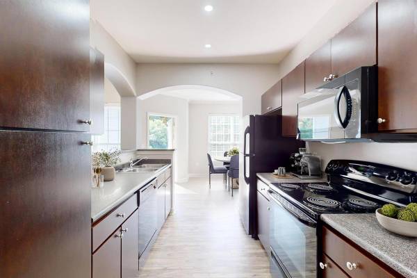 $2,665 / 2br - 1063ft2 - Central AC, Electric range, Large walk in closets, Pond views (Tewksbury)63690775681539122