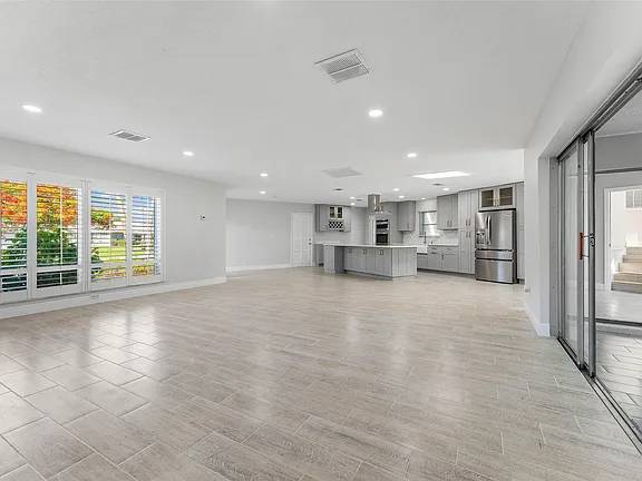 $850,000 / 3br - 2362ft2 - Exclusive Yacht & Country Club Home | Modern Upgrades & Pool (Stuart)63799909400705123