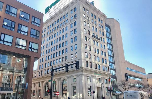 $2,250 / 2br - 781ft2 - Take 2 Month's FREE-- Luxury 2-Bedroom in the Citizen's Bank Building (Red Oak at 875 Elm St, Manchester, NH)63931787177090121