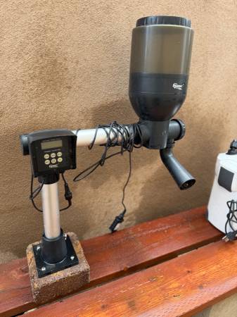 Hygger Automatic Koi/Fish Feeder 1