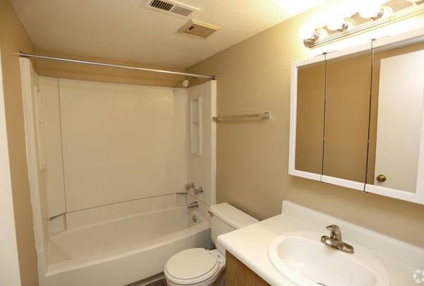 $994 / 2br - 728ft2 - ¡Bono de mudanza en octubre: ¡$1,000 de ahorro! (1698 Lenmar Drive)63658179739905122