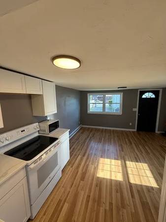 $1,200 / 1br - 600ft2 - **Beatiful 1 Bedroom 1 Bath Apartment // Located in Conimicut Village* (Warwick)64002829872514121