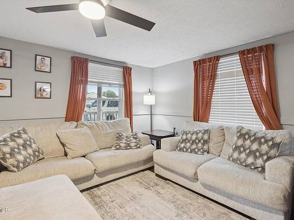 $750 / 2br - 223 Atlanta Ave, Mount Carmel, TN (Mount Carmel, TN)64049797229315121
