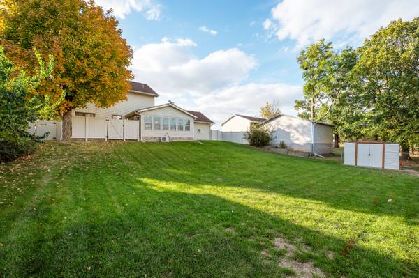 $290,000 / 3br - 1925ft2 - REDUCED!! Charming Two-Story in a Family-Friendly Neighborhood!! (Pleasant Hill, IA)64308410429059122