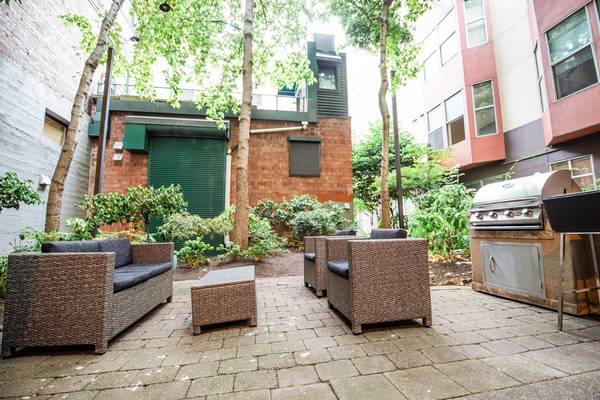 $1,499 / 426ft2 - Studio 1ba, Walk-In Closets, Views of Elliott Bay (2510 Western Avenue, Suite 100, Seattle, WA)63688549527937121
