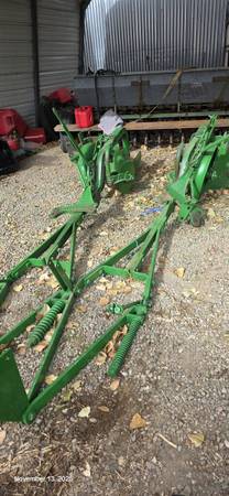 JOHN DEERE PLOWS 1