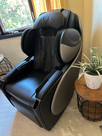 2015 OSIM uDivine S Massage Chair - $900 (san jose south)63471478993411121