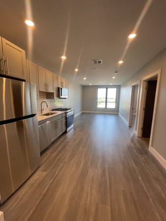 $2,950 / 1br - 800ft2 - New Brighton 1 Bed For $2,950 AVAIL NOW NO FEE (Brighton)63828265191041120