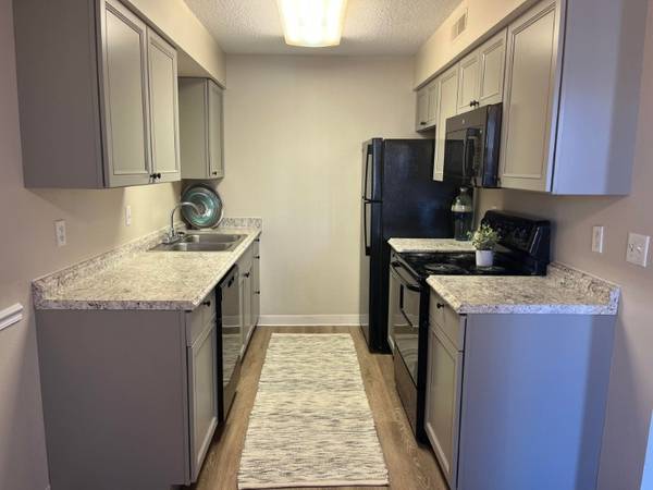 $1,350 / 2br - 920ft2 - Completely gutted apartment, all new everything!!! (Minutes to Collins Aerospace)63863566272257120