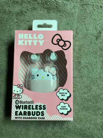 New Hello Kitty Bluetooth Wireless Earbuds with Charging case cable 1