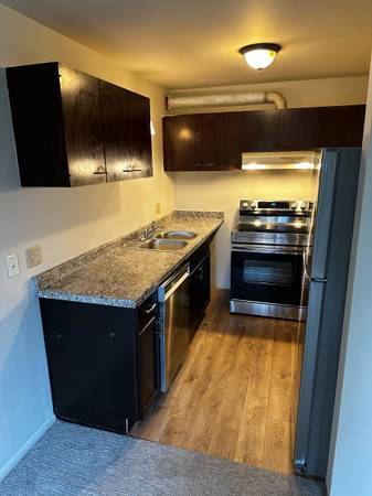 $1,550 / 1br - 650ft2 - Burien, 1 bed 1 bath, access to everything, L@@K! (Burien)63799858735489121