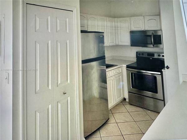 $1,990 / 1br - 536ft2 - ★GREAT LOCATION COCONUT GROVE 1 BD APARTMENT IN FRONT OF FLANIGANS1/1★ (MIAMI)64049275979522120