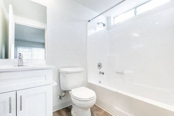 $1,675 / 1br - 725ft2 - Lancaster CA, 1BD 1BA, Alfombra (West Ave I Lancaster, CA)63840114681731123