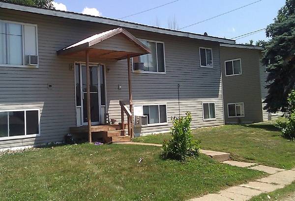 $900 / 2br - 2 Bdrm, 1 Bath Apt, 1 Block to Downtown, Off-Street Parking - 935 #2 (935 Pearl Street #2, Prescott, WI)63868698758017120