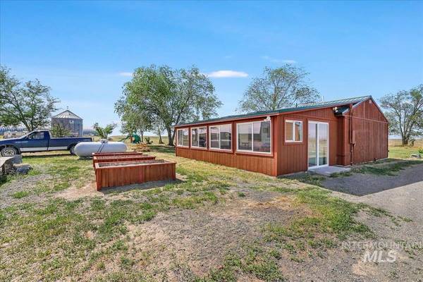 $598,000 / 3br - 1616ft2 - 3 bed, 1 bath, 40 acres, 50x150 Quonset hut64012745620609123