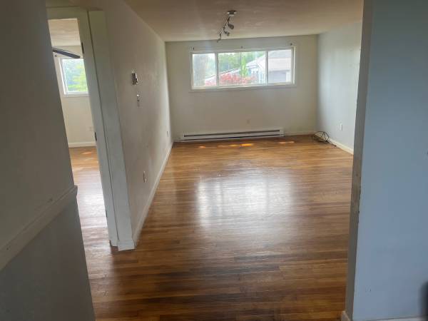 $2,450 / 2br - 800ft2 - 74 Lind Street, Quincy Ma (Houghs Neck/ Germantown area)63655181075971123