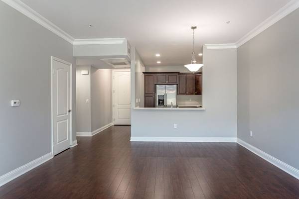 $3,990 / 3br - 1236ft2 - Charming 3bd/2ba Condo with RESORT STYLE Amenities- Pet Friendly! (Sherman Oaks)63700899562499120