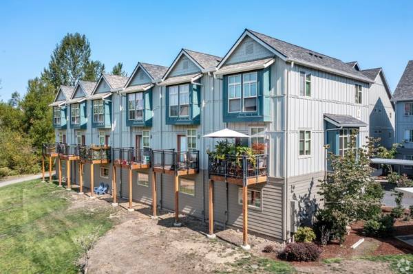 $2,315 / 2br - 1334ft2 - Lakefront Townhome With Ample Square Footage! PLUS 2-Car Garage! (Fairview, OR)63831682747523120