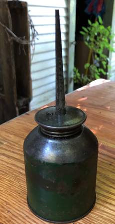 antique oil can 1