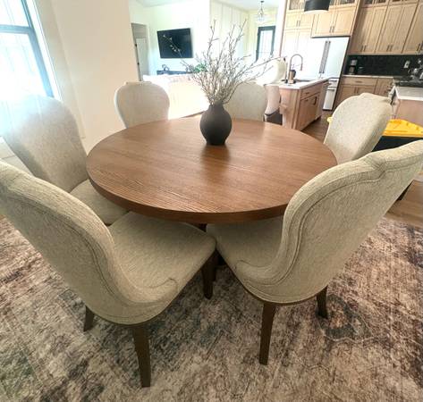 Jorlaina Round Dining Table & Jorialna Dining Chairs New from Ashley’s 1