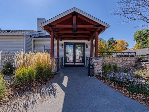 $1,499 / 2br - 836ft2 - Dishwasher, Wood Burning Fireplaces, Free Weights, Upgraded Cabinets (Colorado Springs Central by University Park South of Ac)63668452882819121