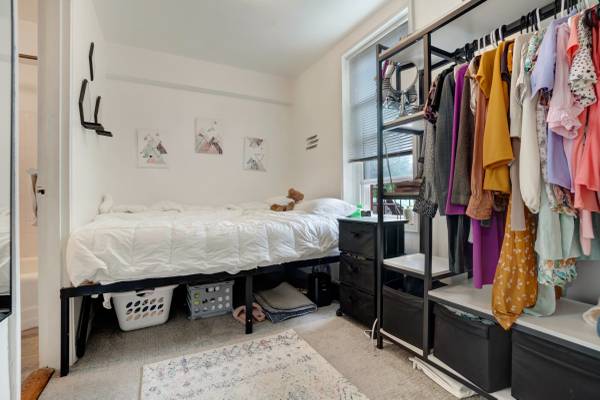 $275,000 / 1br - Charming Jr 1BR/1BTH in Elevator Building in Prime Sunnyside! (Sunnyside)64033630611969123