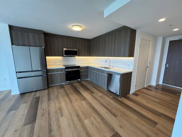 $3,650 / 1br - 606ft2 - 1/1/1 Located at THE PARK ON KEEAUMOKU (Honolulu)63939393930883123