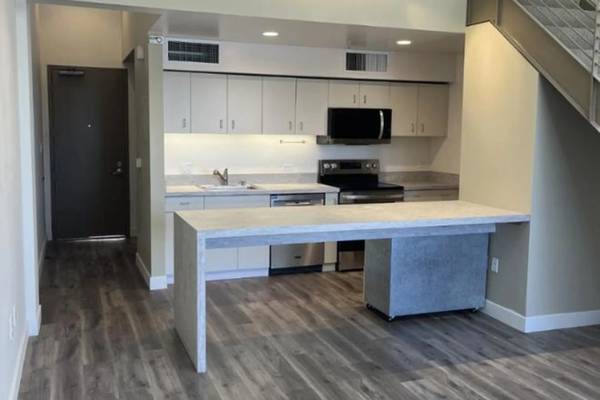 $1,502 / 1br - 550ft2 - Stylish Penthouse Apartment with Vaulted Ceilings & Private Patio (santa cruz)64000753090819123