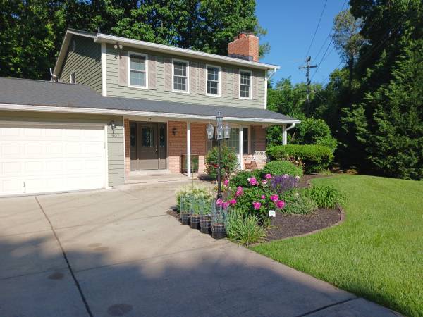 $850 / 1br - Small Bedroom Rental Female Sterling Park 4 Miles to Dulles Airport (Dulles Airport)63779442279553120