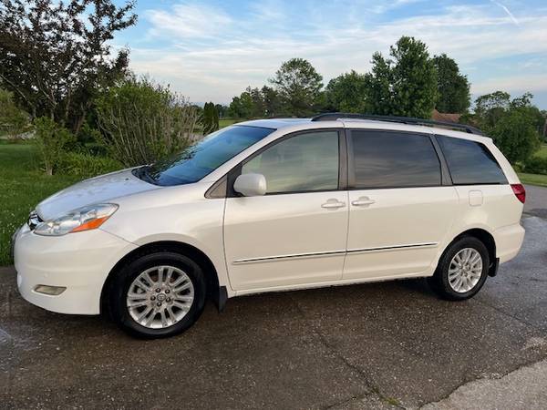 Toyota Sienna 2009 XLE Limited AWD - $4,800 (Bryantsville)63624960115843121