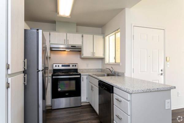 $2,050 / 2br - 998ft2 - One-Bedroom And Two-Bedroom Upper/Lower Apartments And Cottages (Located in Northwest Fresno, Fig Garden loop district.)64008334136193120