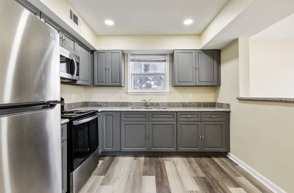 $1000.00 / 8br - 3500ft2 - Spacious 10-Bedroom Corporate & Student Housing | Fully Furnished | Pr63903653788547124