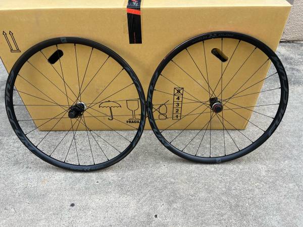 NEW Fulcrum Rapid Red 500 650b Disc Wheelset 1