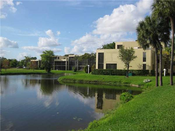 $2,330 / 2br - $2330 SPLENDID 2b/2b IN HARVEST (DAVIE)64001846204161123