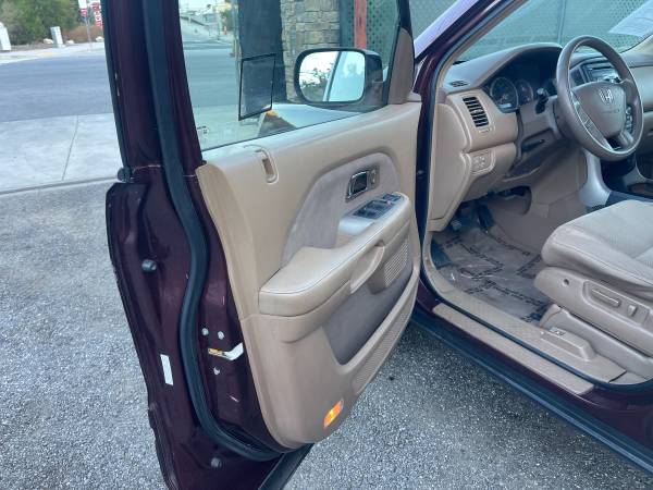 2007 Honda Pilot FWD, funciona como nuevo. Extremadamente limpia. Pocos kilómetros - $5.799 (SANTA CLARITA)63469624812547122