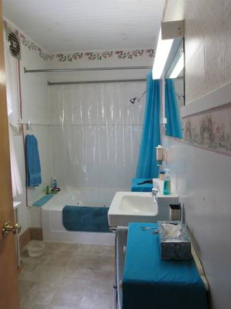 $1,010 / 1br - 662ft2 - Adorable bungalow on a double lot! (Gorham, NH)63931519879427122