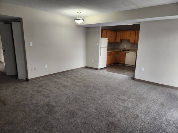 $1,700 / 3 hab - 943 pies² - Planta abierta, piso vinílico, nueva lavandería (6936 Walker Mill Rd, Capitol Heights, MD)63882462078979123