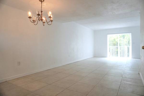 $1,650 / 2br - 1140ft2 - Live in the Heart of Ormond Beach–Just a short stroll to the Ocean! (Ormond Beach)63791498012803123