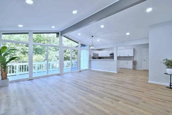 $350,000 / 4br - 1276ft2 - Can you see it? Home in Joliet. 4 Beds, 3 Baths64041810916099122